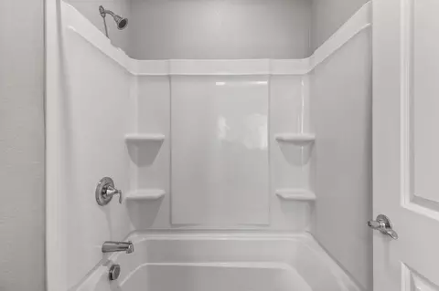 Bath - 5852 Virtual Ln, San Jose, CA 95119 photo 3 of 6