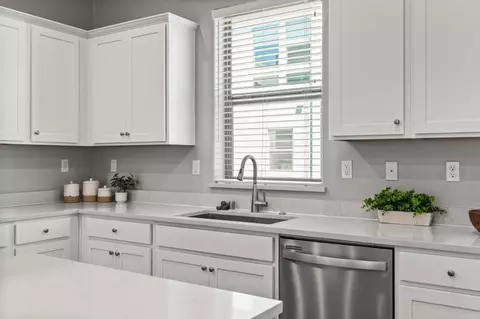 Kitchen - 5852 Virtual Ln, San Jose, CA 95119 photo 3 of 5