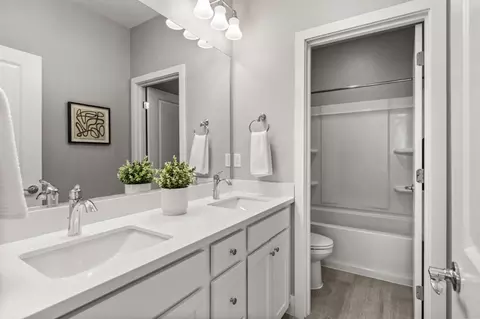Bath - 5852 Virtual Ln, San Jose, CA 95119 photo 2 of 6