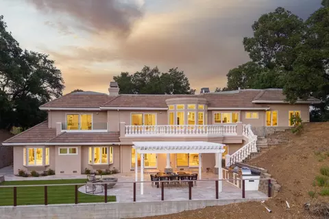 21668 Toll Gate Rd, Saratoga, CA 95070