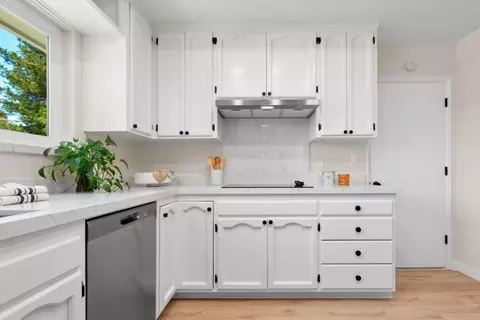 Kitchen - 311 Baltusrol Dr, Aptos, CA 95003 photo 5 of 7