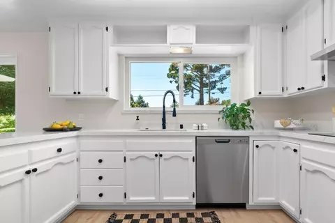 Kitchen - 311 Baltusrol Dr, Aptos, CA 95003 photo 6 of 7