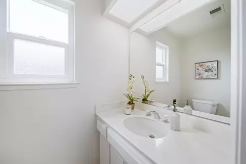 Bath - 709 San Leandro Cir, Salinas, CA 93901 photo 2 of 4