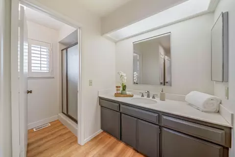 Bath - 709 San Leandro Cir, Salinas, CA 93901 photo 3 of 4