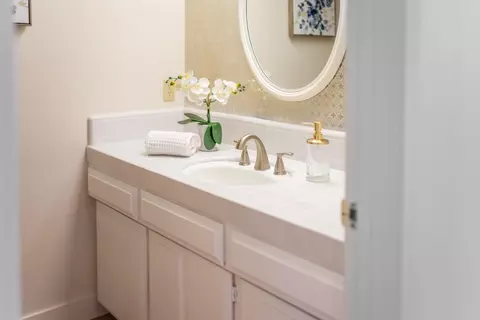 Bath - 709 San Leandro Cir, Salinas, CA 93901 photo 1 of 4