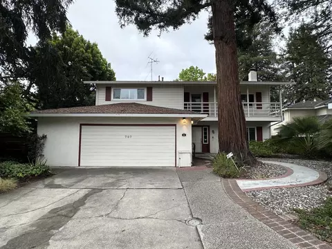 707 Charleston Ct, Palo Alto, CA 94303