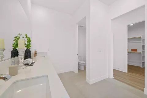Bath - 608 Chinon, Irvine, CA 92618 photo 5 of 10