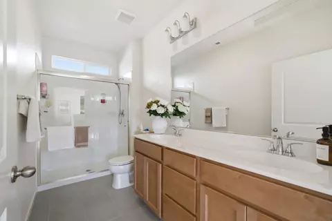 Bath - 1646 Siderits Way, Gilroy, CA 95020 photo 2 of 4