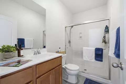 Bath - 1646 Siderits Way, Gilroy, CA 95020 photo 1 of 4