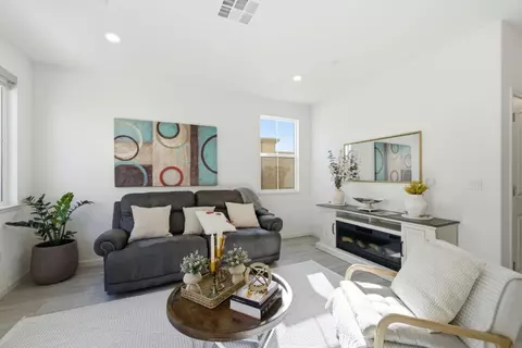 Living - 1646 Siderits Way, Gilroy, CA 95020 photo 2 of 2
