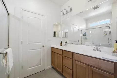 Bath - 1646 Siderits Way, Gilroy, CA 95020 photo 4 of 4
