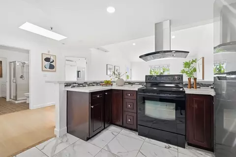 Kitchen - 929 El Camino Real 416e, Sunnyvale, CA 94087 photo 2 of 5