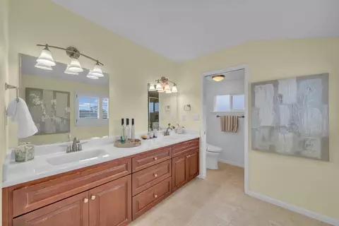 Bath - 728 Murphy Dr, San Mateo, CA 94402 photo 2 of 6