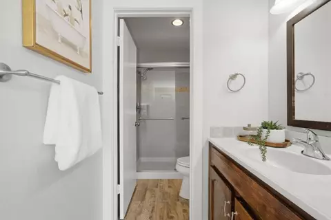 Bath - 931 Hamilton Ave, Milpitas, CA 95035 photo 4 of 5