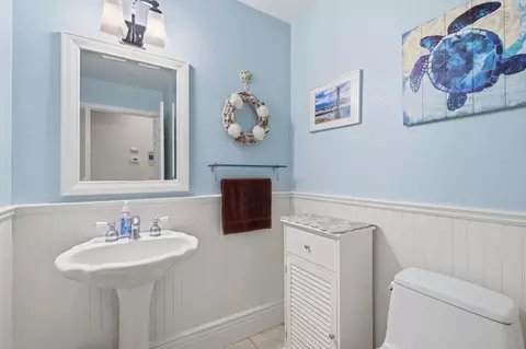 Bath - 585 Calle Del Sol, Aptos, CA 95003 photo 3 of 5