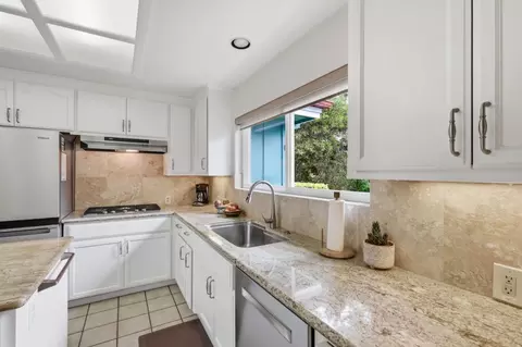 Kitchen - 585 Calle Del Sol, Aptos, CA 95003 photo 1 of 3