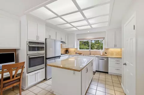 Kitchen - 585 Calle Del Sol, Aptos, CA 95003 photo 2 of 3