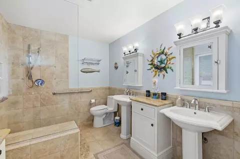 Bath - 585 Calle Del Sol, Aptos, CA 95003 photo 1 of 5