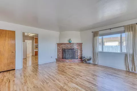 Living - 1212 Palm Ave, Seaside, CA 93955 photo 2 of 4