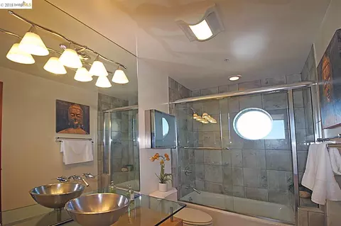Bath - 2709 10th St C, Berkeley, CA 94710 photo 2 of 2