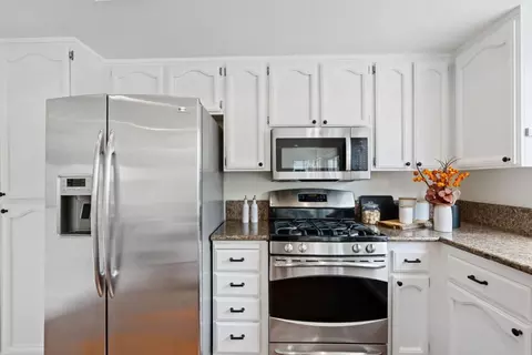 Kitchen - 34520 Willbridge Ter, Fremont, CA 94555 photo 1 of 2