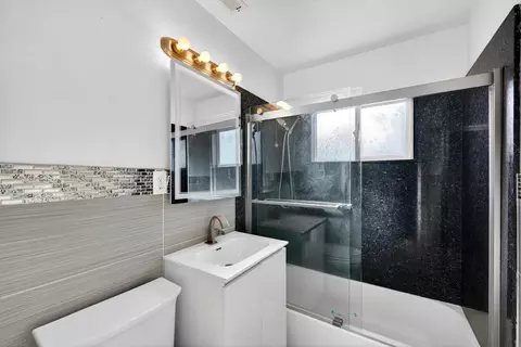 Bath - 23160 Ida Ln, Hayward, CA 94541 photo 2 of 6