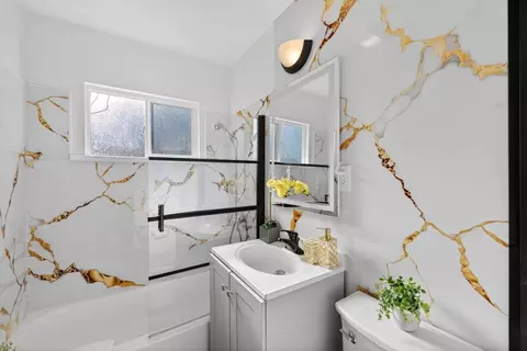 Bath - 23160 Ida Ln, Hayward, CA 94541 photo 5 of 6
