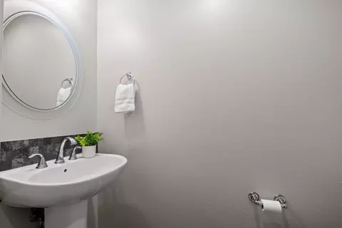 Bath - 993 Luz Del Sol Loop, Milpitas, CA 95035 photo 3 of 4