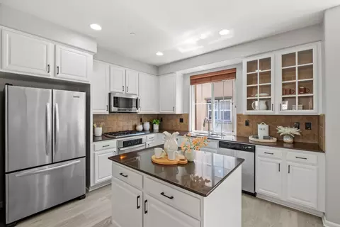 Kitchen - 993 Luz Del Sol Loop, Milpitas, CA 95035 photo 2 of 5