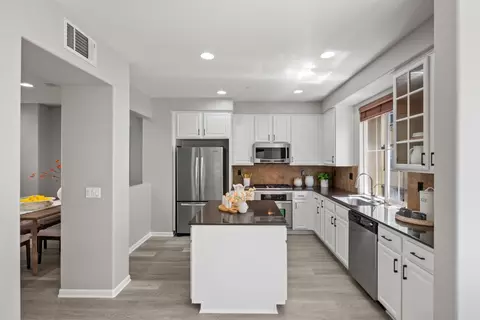 Kitchen - 993 Luz Del Sol Loop, Milpitas, CA 95035 photo 4 of 5