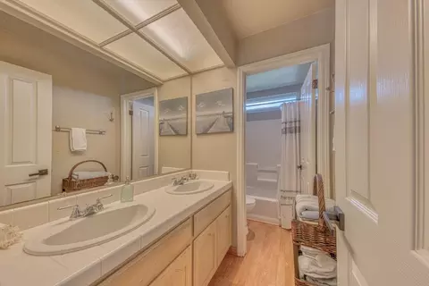 Bath - 1992 Princeton Ct, Salinas, CA 93906 photo 4 of 5