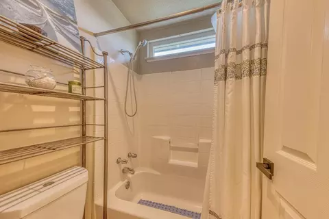 Bath - 1992 Princeton Ct, Salinas, CA 93906 photo 5 of 5