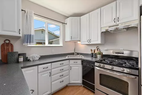 Kitchen - 20805 Greenleaf Dr, Cupertino, CA 95014 photo 4 of 5