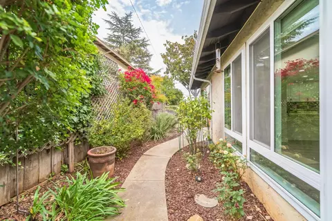 Exterior - 10308 Alpine Dr, Cupertino, CA 95014 photo 5 of 7