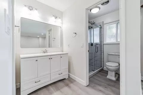 Bath - 10308 Alpine Dr, Cupertino, CA 95014 photo 3 of 3