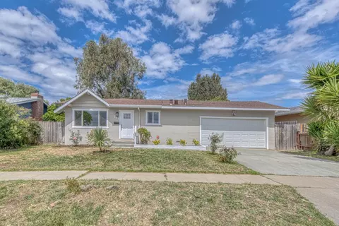 344 Pueblo Dr, Salinas, CA 93906