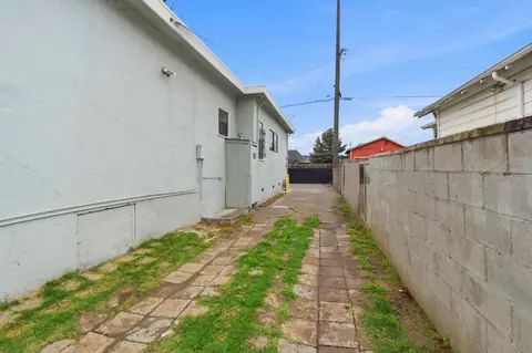 Exterior - 8715 E St, Oakland, CA 94621 photo 6 of 7