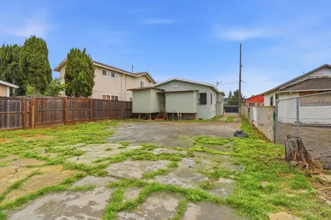 Exterior - 8715 E St, Oakland, CA 94621 photo 4 of 7