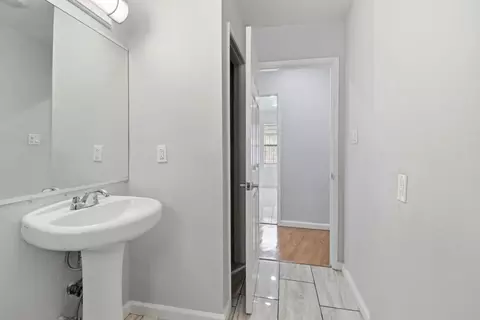 Entry Way - 8715 E St, Oakland, CA 94621 photo 1 of 1