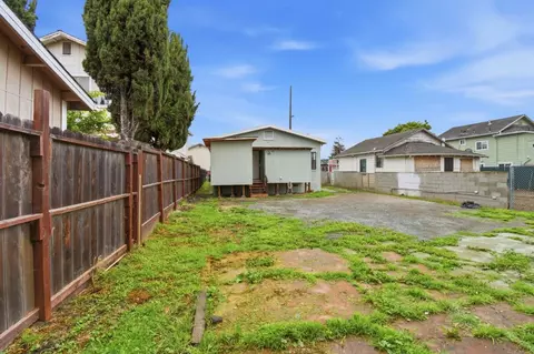 Exterior - 8715 E St, Oakland, CA 94621 photo 3 of 7