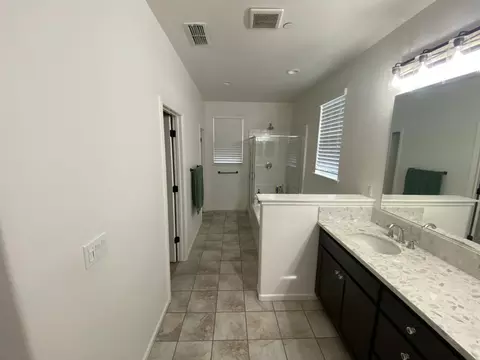 Bath - 1878 Plumas Dr, Lathrop, CA 95330 photo 6 of 7