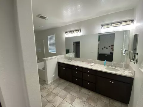 Bath - 1878 Plumas Dr, Lathrop, CA 95330 photo 5 of 7