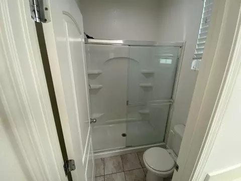 Bath - 1878 Plumas Dr, Lathrop, CA 95330 photo 3 of 7