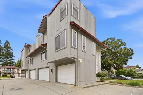 702 Winstead Ct, Sunnyvale, CA 94087 photo 4