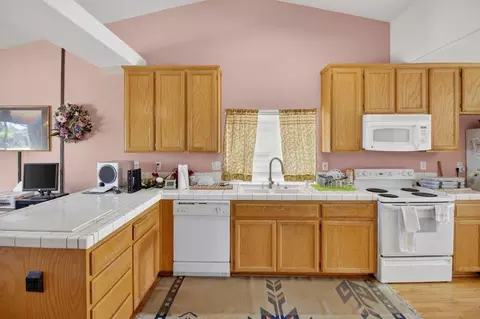 Kitchen - 29146 Santa Cruz Dr, Gustine, CA 95322 photo 1 of 2