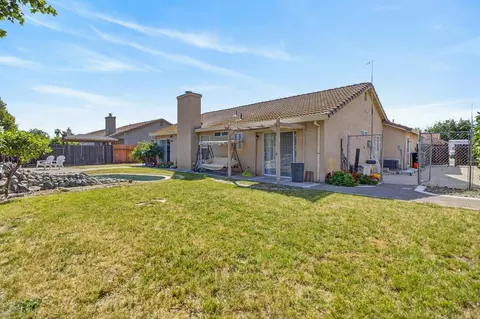 Exterior - 29146 Santa Cruz Dr, Gustine, CA 95322 photo 5 of 14