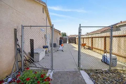 Exterior - 29146 Santa Cruz Dr, Gustine, CA 95322 photo 3 of 14