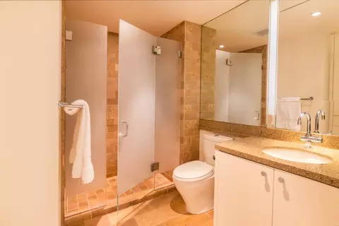 Bath - 26314 Ocean View Ave, Carmel, CA 93923 photo 4 of 5