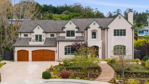 30 Malavear Ct, Pacifica, CA 94044