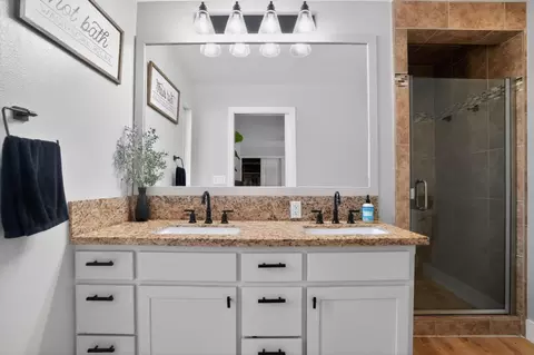 Bath - 1212 Sycamore Ave, Modesto, CA 95350 photo 2 of 2